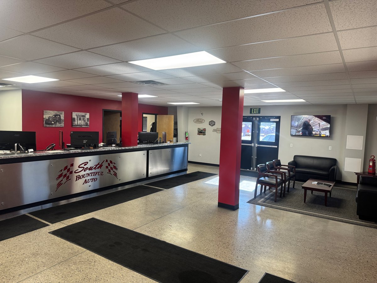 South Bountiful Auto customer service area